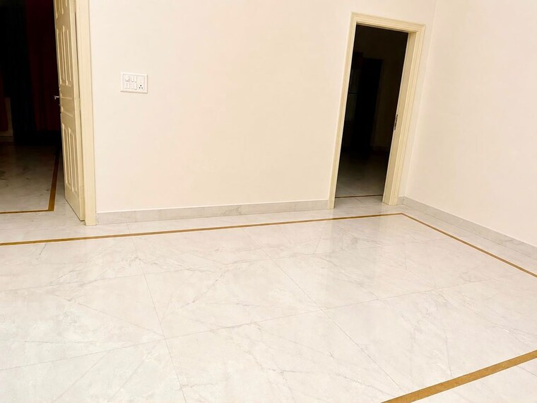 Room, sector 22 3 Bedroom 2000 Sq.Ft. Builder Floor In Sector 22 Gurgaon 10700042