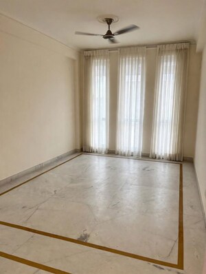Room in 3 BHK Builder Floor at Sector 22 – for Rent
