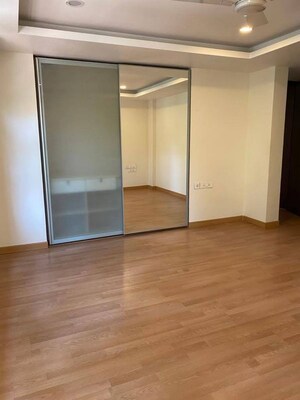 Room in 4 BHK Builder Floor at Lavelle Road – for Rent