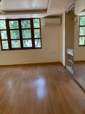 Room in 4 BHK Builder Floor at Lavelle Road – for Rent