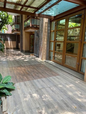 Parking in 4 BHK Builder Floor at Lavelle Road – for Rent