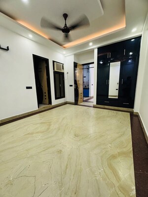 Room in 2 BHK Apartment at Chattarpur – for Rent