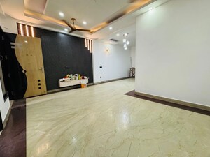 Room in 2 BHK Apartment at Chattarpur – for Rent