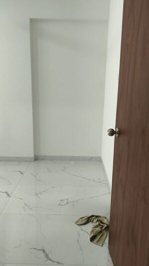 Room in 2 BHK Apartment at Marathon Monte South, Byculla West – for Rent