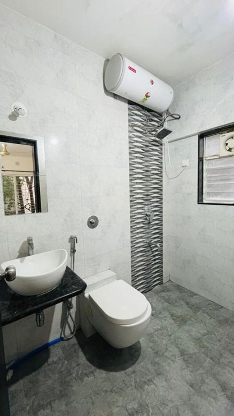 Bathroom, karan-manor 2 Bedroom 900 Sq.Ft. Apartment In Baner Pune 10700080