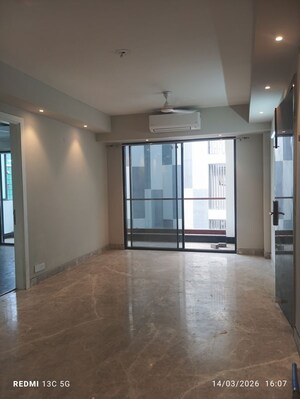 Room in 3 BHK Apartment at Signature Global City 63A, Sector 63a – for Rent