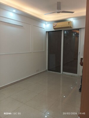 Room in 2 BHK Apartment at Signature Global Prime, Sector 63a – for Rent