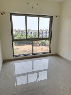 Room in 2 BHK Apartment at Veena Smart Homes, Kandivali West – for Rent