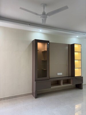 Room in 2 BHK Apartment at Signature Global Prime, Sector 63a – for Rent