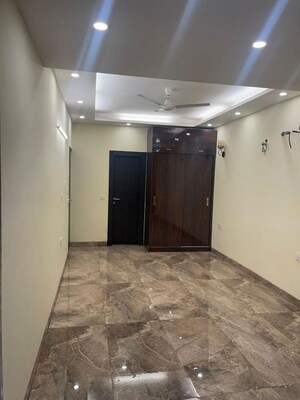 Room in 3 BHK Builder Floor at BPTP Green Oaks, Sector 70a – for Rent