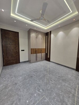 Room in 3 BHK Builder Floor at BPTP Green Oaks, Sector 70a – for Rent