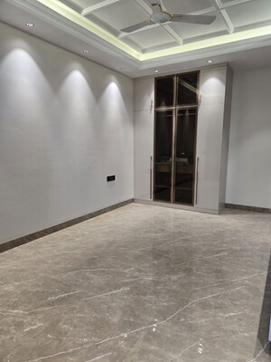 Room in 3 BHK Builder Floor at BPTP Green Oaks, Sector 70a – for Rent