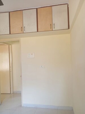 Room in 1 BHK Apartment at Bhujbal Township, Kothrud – for Rent
