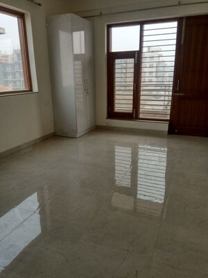 Room in 3 BHK Apartment at Ireo Victory Valley, Sector 67 – for Rent