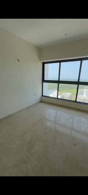 Room in 3 BHK Apartment at Sheth 72 West, Andheri West – for Sale