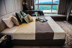 Bedroom in 2 BHK Apartment at Wadhwa Pristine, Matunga West – for Sale