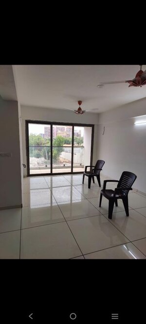 Room in 3 BHK Apartment at Virasat Palm Glory 3, Chandkheda – for Rent