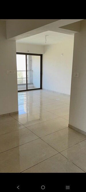 Room in 3 BHK Apartment at HCS The Spire, Sp Ring Road – for Rent