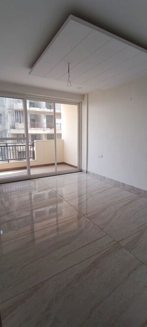 Room in 3 BHK Apartment at GHB Splande, Patiala Road – for Rent