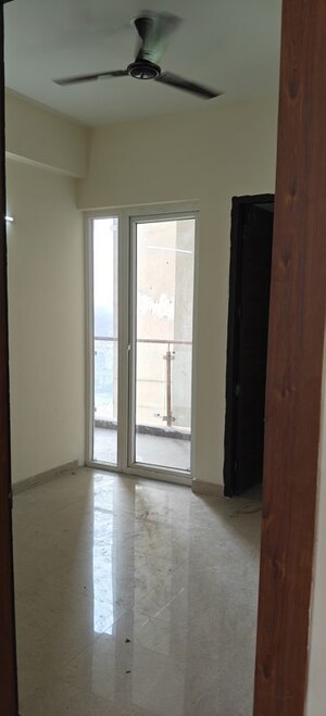 Room in 3 BHK Apartment at Sikka Kimaantra Greens, Sector 79 – for Rent