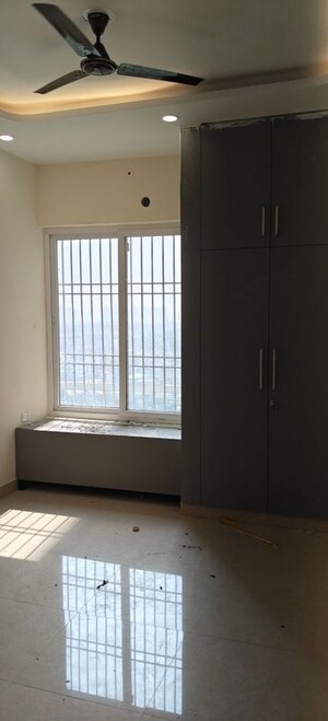 Room in 3 BHK Apartment at Sikka Kimaantra Greens, Sector 79 – for Rent