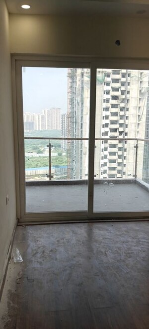 Room in 3 BHK Apartment at Sikka Kimaantra Greens, Sector 79 – for Rent