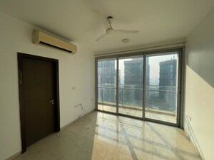 Room in 3 BHK Apartment at Oberoi Exquisite Goregaon, Goregaon East – for Rent