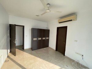 Room in 3 BHK Apartment at Oberoi Exquisite Goregaon, Goregaon East – for Rent