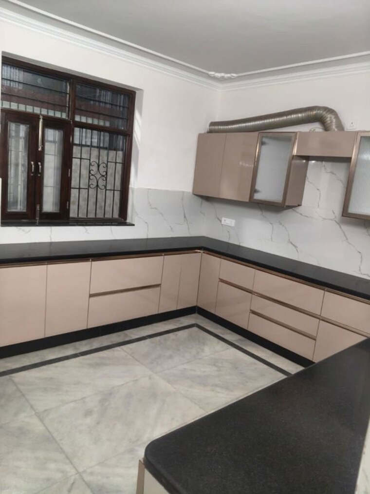 Kitchen, sector 31 6+ Bedroom 265 Sq.Mt. Independent House In Sector 31 Noida 10700322