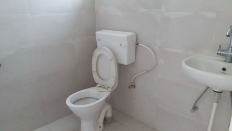 Bathroom, adore-samriddhi 3 Bedroom 645 Sq.Ft. Apartment In Sector 89 Faridabad 10700324