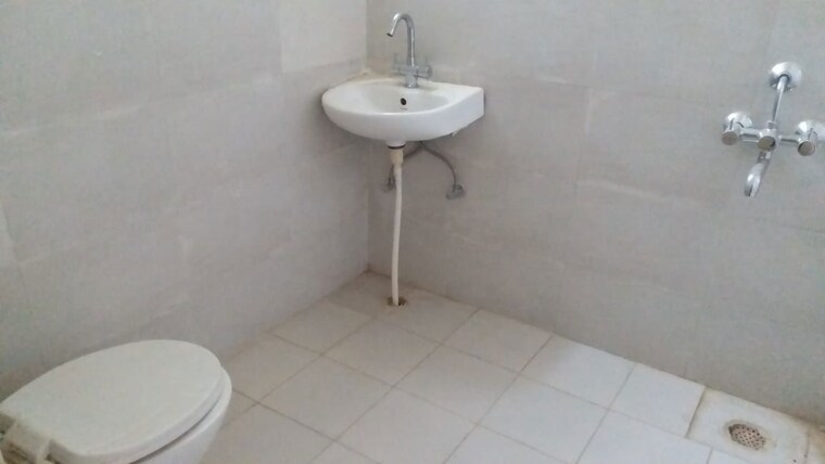 Bathroom, adore-samriddhi 3 Bedroom 645 Sq.Ft. Apartment In Sector 89 Faridabad 10700324