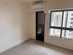 Room in 1 BHK Apartment at Piramal Vaikunth, Balkum Pada – for Rent