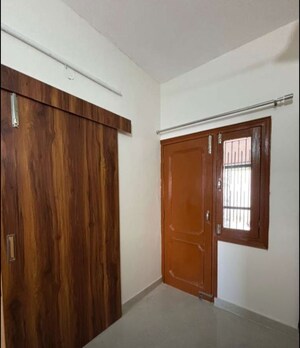 Room in 2 BHK Builder Floor at Sector 29 – for Rent
