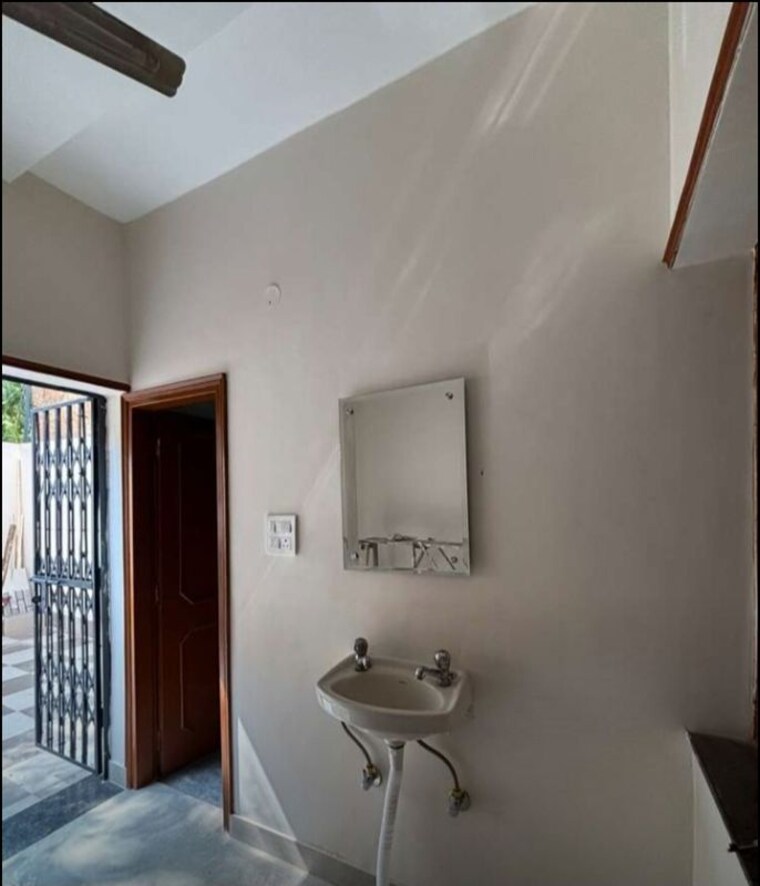 Bathroom, sector 29 2 Bedroom 800 Sq.Ft. Builder Floor In Sector 29 Chandigarh 10700341