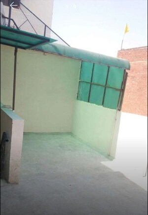 Room in 1 BHK Builder Floor at Sector 40 – for Rent