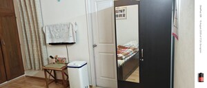 Bathroom in 3.5 BHK Apartment at Vipul Greens, Sector 48 – for Rent