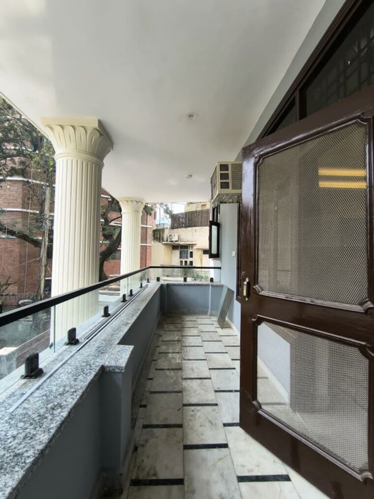 Kitchen, sector 17 3 Bedroom 2300 Sq.Ft. Builder Floor In Sector 17 Gurgaon 10700359