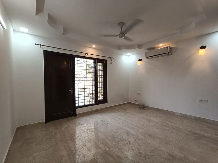 Room, greater kailash i 3 Bedroom 1800 Sq.Ft. Builder Floor In Greater Kailash I Delhi 10700362