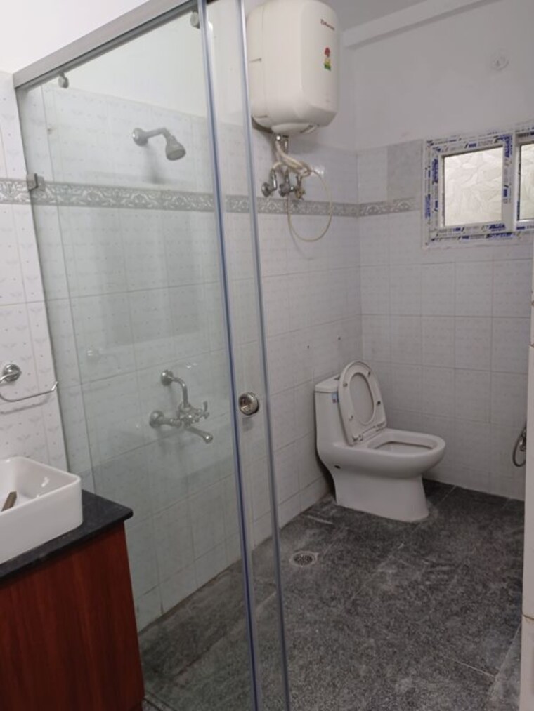 Bathroom, burj-banjara 3 Bedroom 2000 Sq.Ft. Apartment In Banjara Hills Hyderabad 10700368