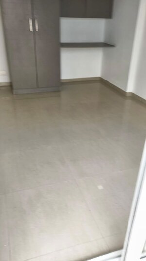 Room in 2 BHK Apartment at Niharika Flora, Gachibowli – for Rent