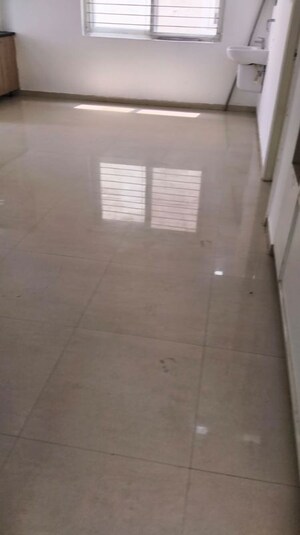 Room in 2 BHK Apartment at Niharika Flora, Gachibowli – for Rent