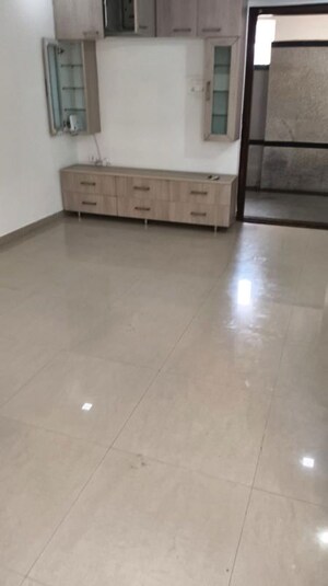 Room in 2 BHK Apartment at Niharika Flora, Gachibowli – for Rent