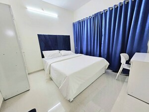 Team Area in 1 BHK Apartment at Omkar Signet, Malad East – for Rent