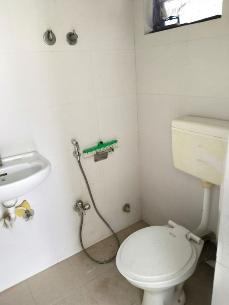 Bathroom, new-mahada-colony 2 Bedroom 860 Sq.Ft. Apartment In Goregaon East Mumbai 10700409
