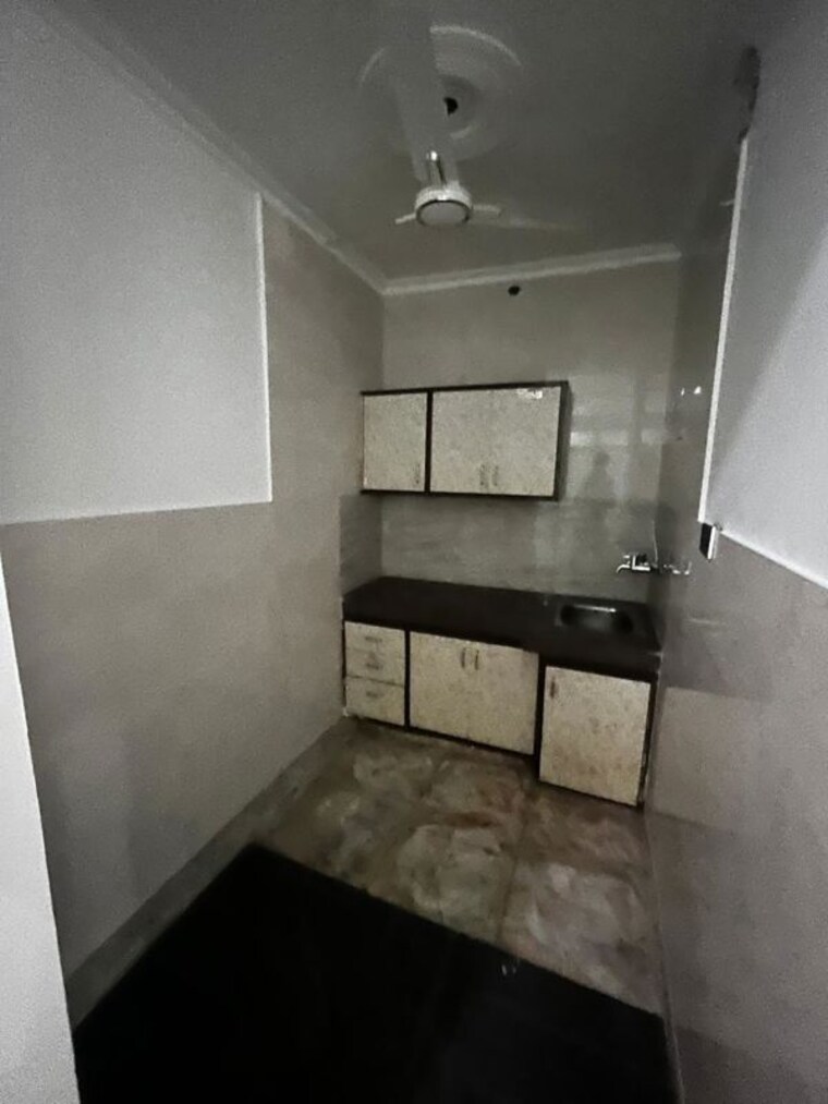 Kitchen, sector 15 Commercial Office Space 900 Sq.Ft. In Sector 15 Gurgaon 10700458