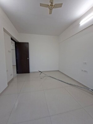 Room in 2 BHK Apartment at Sheth Auris Bliss, Malad West – for Rent