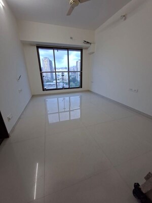 Room in 2 BHK Apartment at Sheth Auris Bliss, Malad West – for Rent