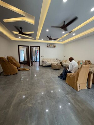 Parking in 3 BHK Builder Floor at Sector 14 – for Sale