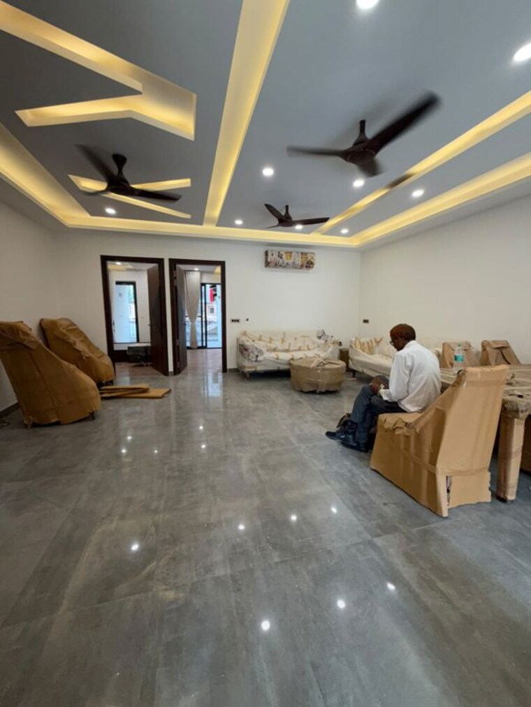  Parking, sector 14 3 Bedroom 2250 Sq.Ft. Builder Floor In Sector 14 Gurgaon 10700477