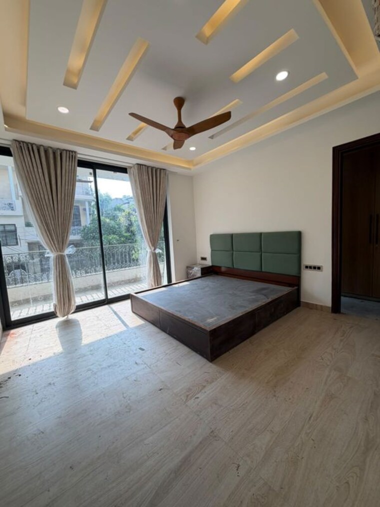 Room, sector 14 3 Bedroom 2250 Sq.Ft. Builder Floor In Sector 14 Gurgaon 10700477